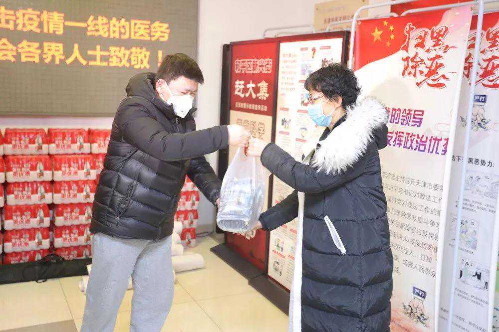 津萃医院向新兴街捐赠疫情防护物资