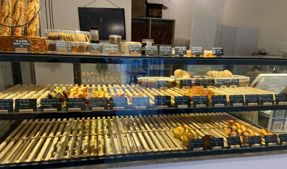面包店的利润有多大？为何面包宁可扔掉也不打折，到底什么原因？